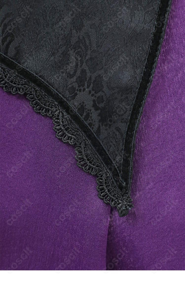 スカート裾ディテール。リボン・フリル段・レースの重なりでボリュームを出したゴスロリらしい意匠。