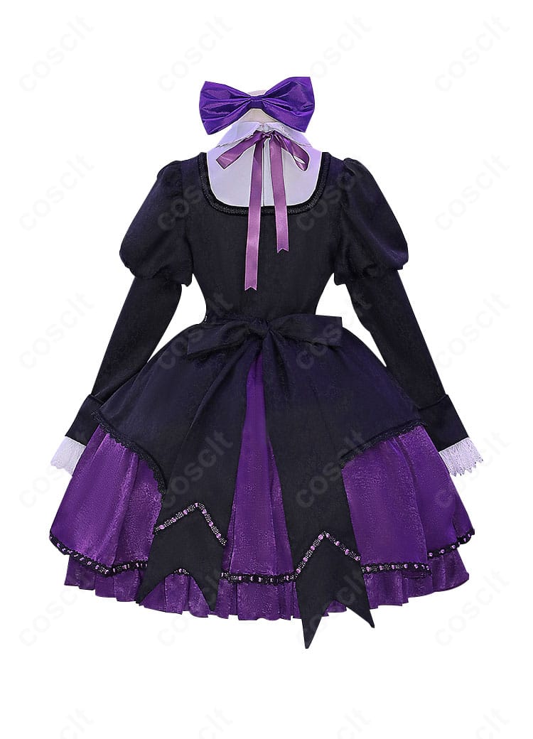 パンティ&ストッキング衣装の背面。バックリボンとファスナーライン、裾フリルの段差が映えるデザイン。