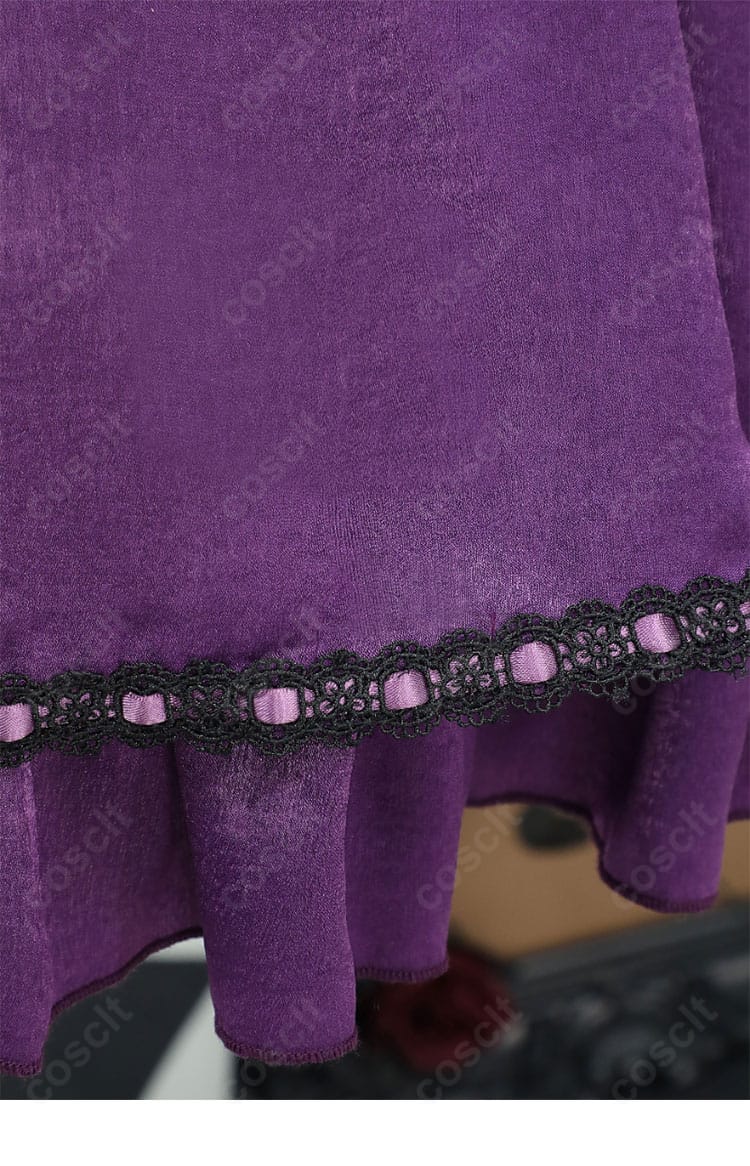 ロリータドレス下裾のアップ。フリルの立ち上がりと縁レースの質感、撮影映えするハリ感を表現。