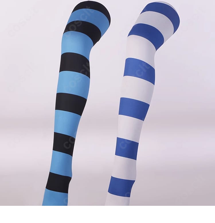 アイク・イーヴランド コスプレのレッグウェア装飾。脚周りの意匠と質感、小物の仕上げを確認できるカット。