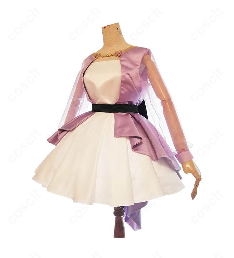 SELECTION PROJECT 美山鈴音のコスプレ衣装 側面。コートとワンピースの流れるラインと美しいシルエットを強調。
