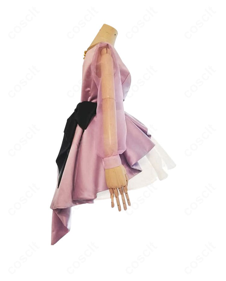 SELECTION PROJECT 美山鈴音のコスプレ衣装 右斜めからの詳細。縫製の丁寧さと装飾の仕上がりが確認できる角度。