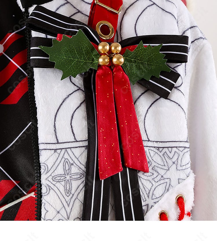 巴日和 コスプレ 胸元アクセサリーの詳細。繊細な意匠と配置でキャラクターらしさを強調したパーツを収めた画像。