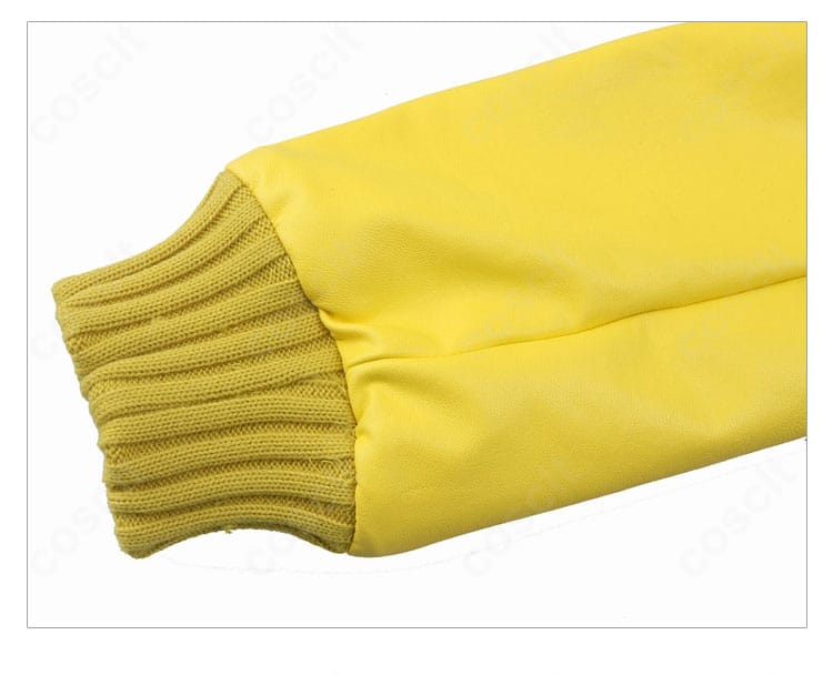 袖部分の拡大。袖口の切り替えとフィット感、ワークテイストの装飾を確認できる。