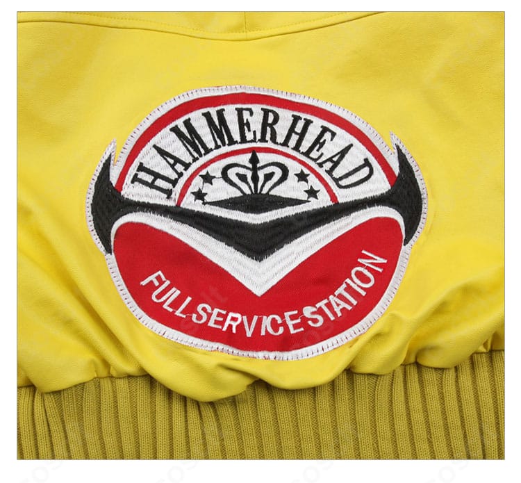 背面装飾のクローズアップ。切り替えラインとステッチワークが立体感を演出。