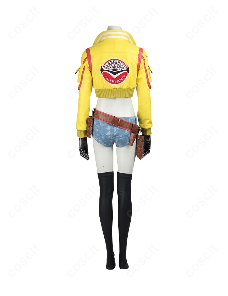 背面ビュー。ヨーク切り替えと背面装飾、ベルトの取り回しなど精密な縫製を確認可能。