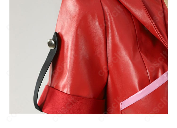 ハーレイ・クイン衣装の肩〜袖の装飾クローズアップ。鮮やかな色使いとパンクな意匠。