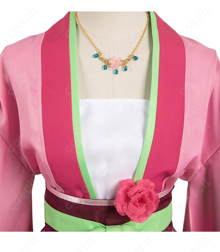 薬屋のひとりごと 猫猫 園遊会衣装 上衣フロント装飾のクローズアップ。繊細な刺繍と装飾パーツ