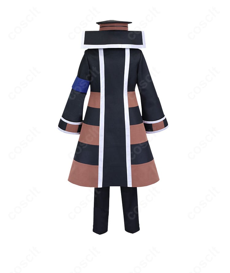ノボリ(ポケモンBW)コスプレ衣装の背面全身。コートの直線的な落ち感と後ろ姿のシルエットを確認可能。
