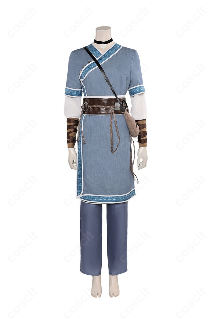 カタラのコスプレ衣装・正面全体。トップスとズボンにコルセットベルトを合わせた高再現シルエットがわかる写真。