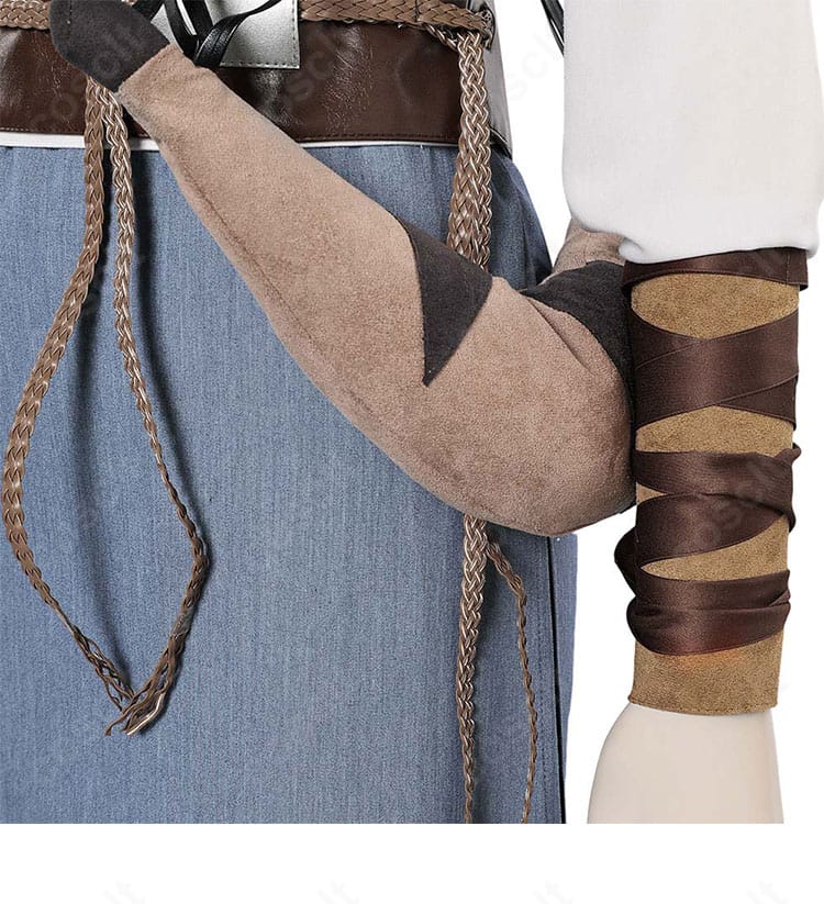 カタラ衣装・腰部と袖装飾の詳細。手首飾りの形状や縫製の仕上がりがわかる写真。