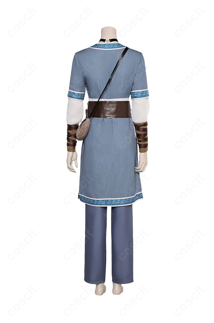 カタラ衣装・背面。縫製の丁寧さとベルト取り回し、背中のラインが分かるカット。