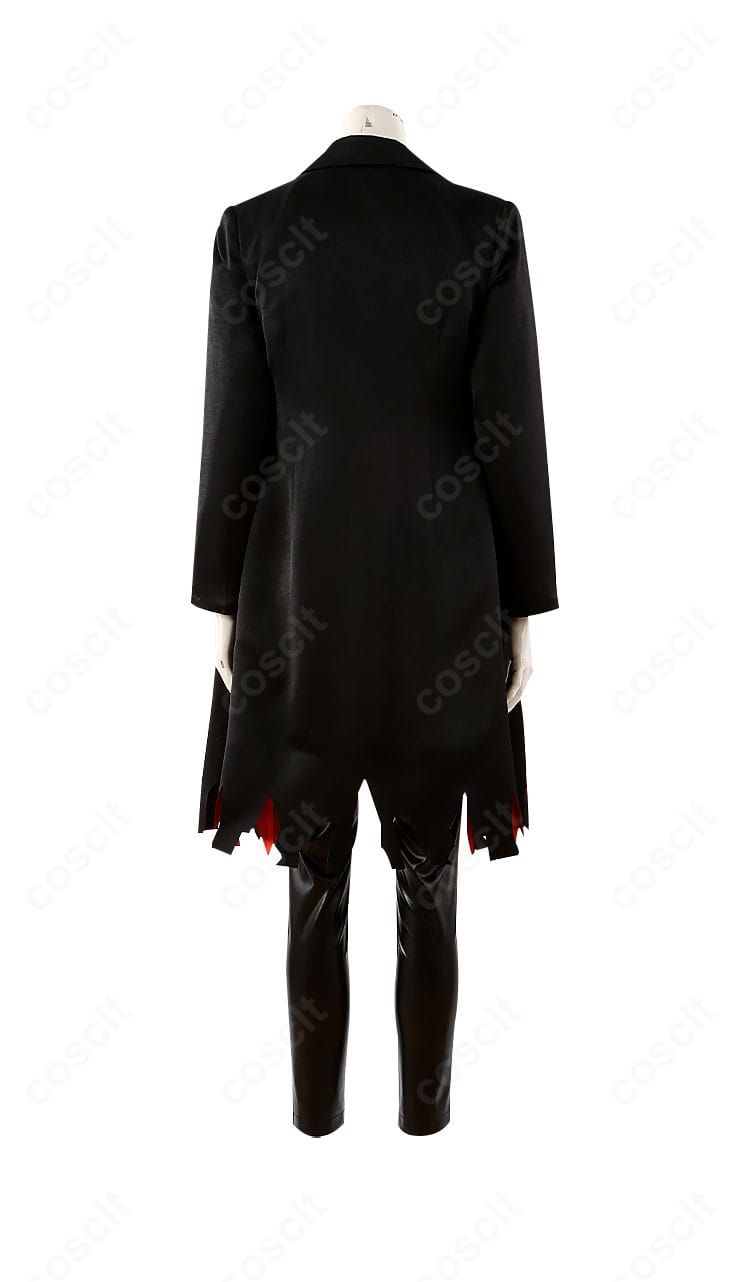 FGO テスカトリポカ 喫煙姿コスプレ衣装の背面。背中の切り替えと装飾配置を忠実に表現し、存在感のある後ろ姿を演出します。