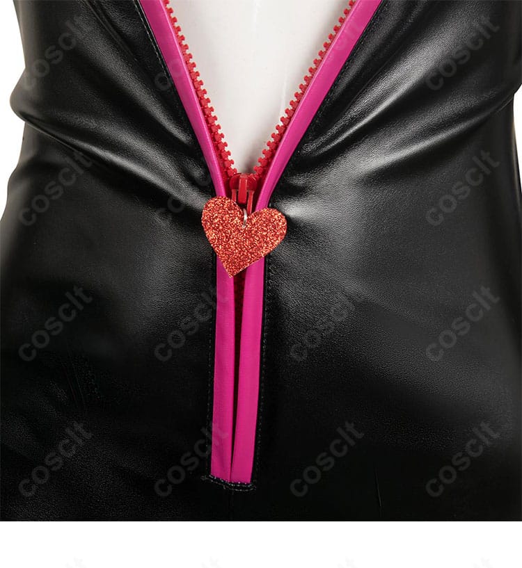 エンジェル・ダスト コスプレ衣装の領口装飾。装飾パーツとステッチの仕上がりが分かるクローズアップ