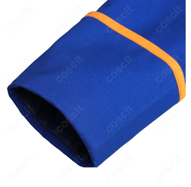 野獣（王子）衣装の袖口装飾。カフスのデザインと生地のハリ感を示すクローズアップ