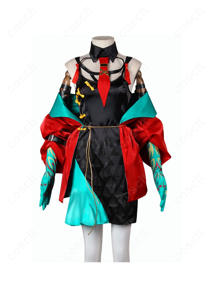 アークナイツ シー 新春「流砂」コスプレ衣装の正面全身。コートとワンピースのレイヤー、刺繍入り襟、腰飾りの配色まで高再現のデザインが分かる画像