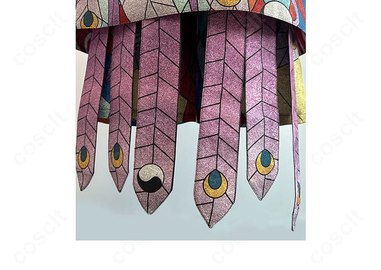 黒川イザナ衣装のタッセル装飾。動きに合わせて映えるデザイン性を表現。