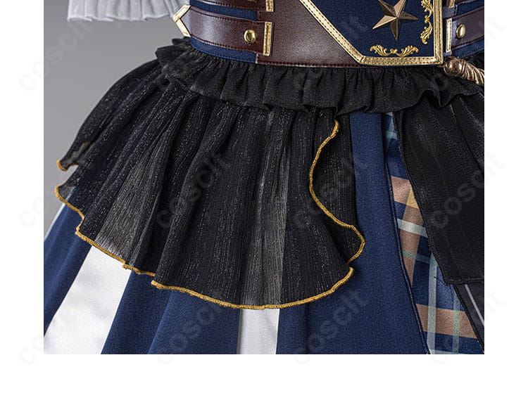 スカート装飾ディテール（前面）。動きに合わせて表情が出るプリーツと装飾ラインを収めた画像。