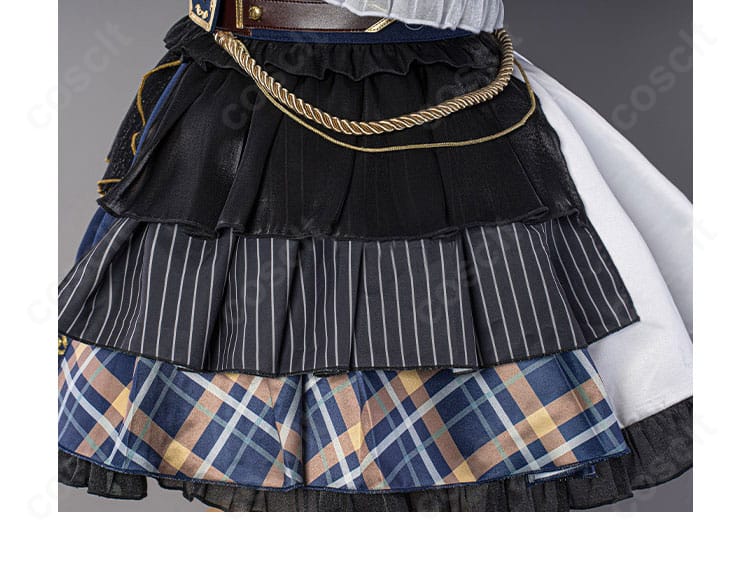 スカートの服飾ディテール。意匠の重なりと縁取りの精度、ファッション性を示す近接ショット。