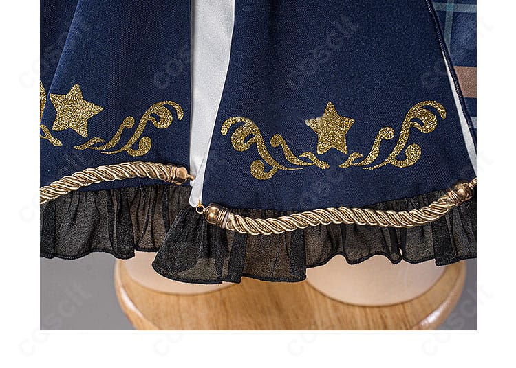 スカート下裾の装飾ディテール。裾ラインのコントラスト配色とステッチの整いを見せる画像。