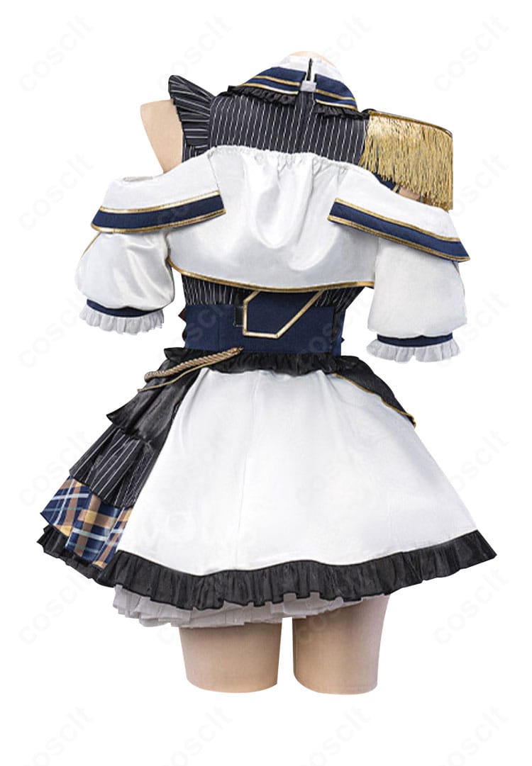 有馬かなコラボ衣装の背面全体像。背中のラインと外套の落ち感、スカートの広がりを確認できる画像。