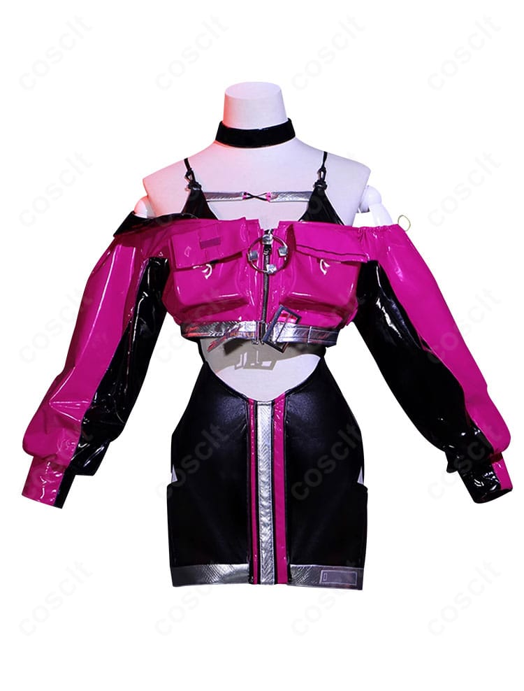 無期迷途 ニノのコスプレ衣装 正面全身。ハイコントラスト配色とコートドレスのシルエットが分かる高再現ショット。