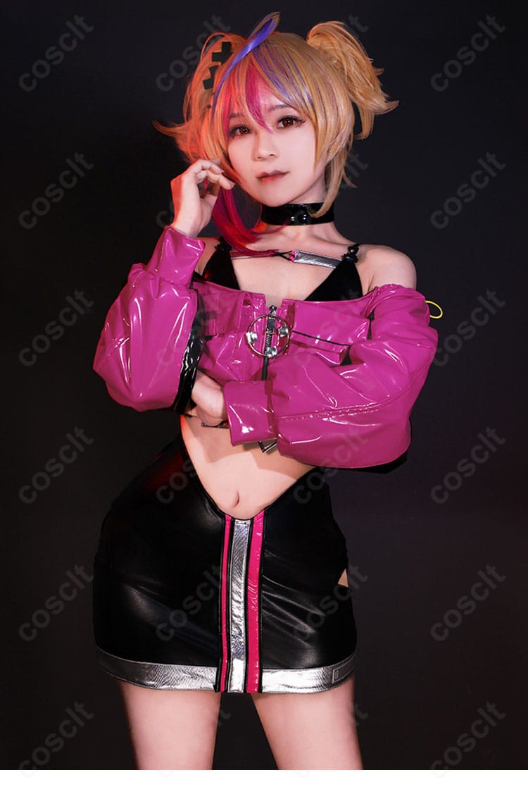 無期迷途 ニノのコスプレを着用したモデル全身。シンプルかつ迫力のあるコーデで作品の雰囲気を表現。