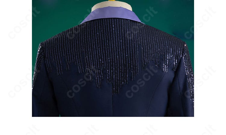 恋と深空 ホムラ衣装 背面肩部の装飾。背中デザインの象徴的モチーフを再現。