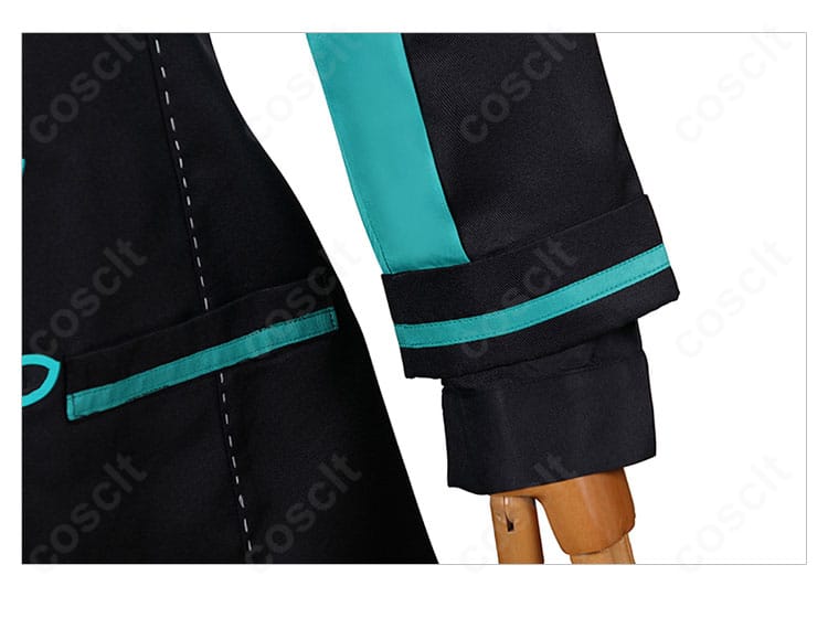 イシュメール「盲目」衣装の袖口と装飾、ステッチと金具の質感を捉えたアップ