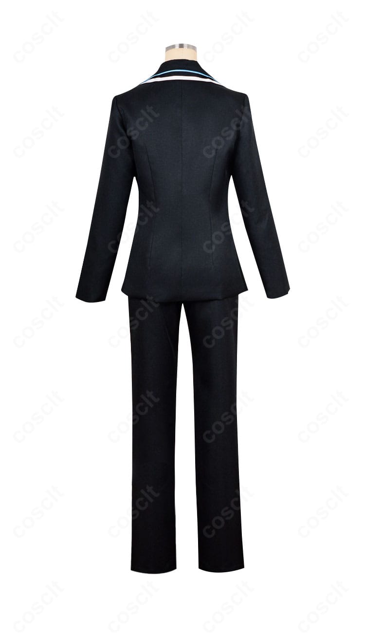 月詠イクト コスプレ衣装 背面図。コート後ろの落ち感と裾の長さ、背面シルエットの再現度が分かる画像。