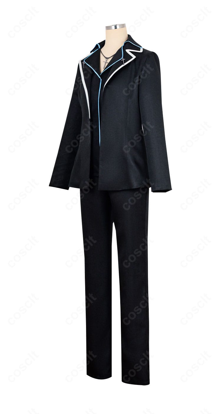 月詠イクト コスプレ衣装 側面図。ロングコートのラインと袖口のディテール、パンツのテーパード感を確認できる画像。