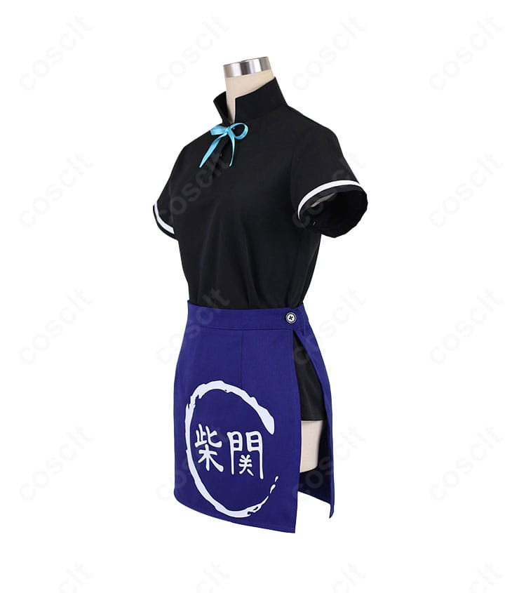 黒見セリカ コスプレ衣装の左側面ディテール。袖口とサイドの装飾ステッチがわかる近接。