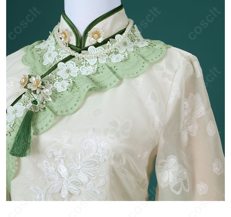 初晴コスプレの衣襟ディテール。斜めラインと装飾のバランス