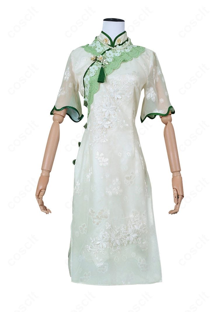 第五人格 庭師（エマ・ウッズ）初晴コスプレの正面全身。斜襟と装飾ボタンが見えるチャイナワンピース