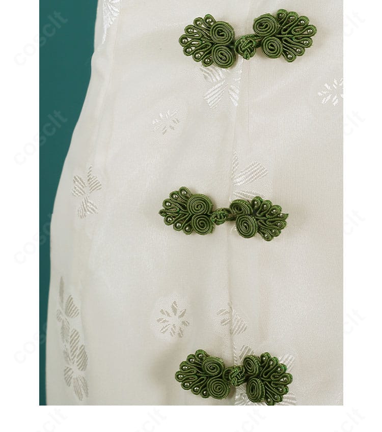 初晴コスプレの斜襟・係留ボタン装飾ディテール。チャイナボタンの留め構造