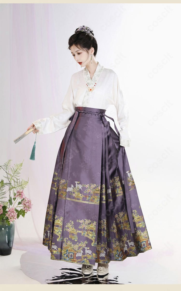 紫色馬面裙スカートの装飾接写。刺繍風モチーフとトリムの配色が見える。