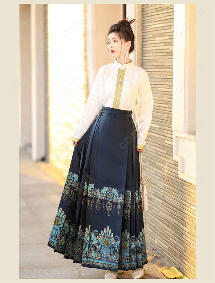 馬面裙左側のパネル重なりと縫い目の微細ディテール