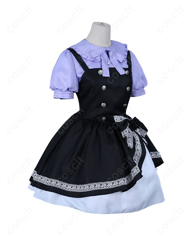 小鳥遊六花 ゴシック服コスプレ衣装の右側面。袖口のレースとウエストラインのシルエットが美しく見える角度。