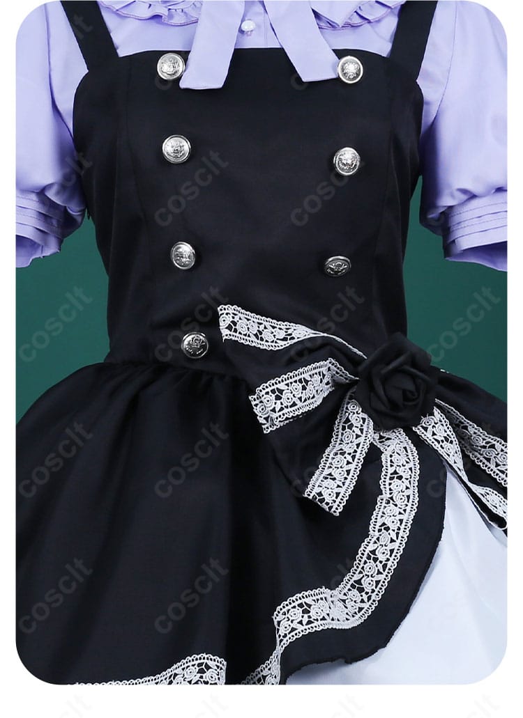 小鳥遊六花 ゴシック服コスプレ衣装の正面装飾ディテール。胸元リボンとレースの繊細な意匠。