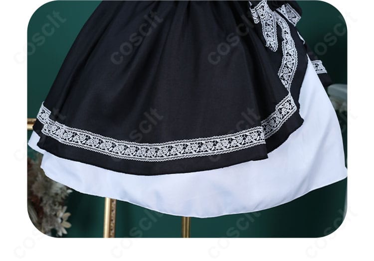 小鳥遊六花 ゴシック服コスプレ衣装の裾装飾。繊細な花柄モチーフがゴシック感を上品に演出。