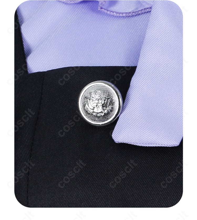 小鳥遊六花 ゴシック服コスプレ衣装のボタン装飾アップ。高級感のあるボタンがデザインのアクセントに。