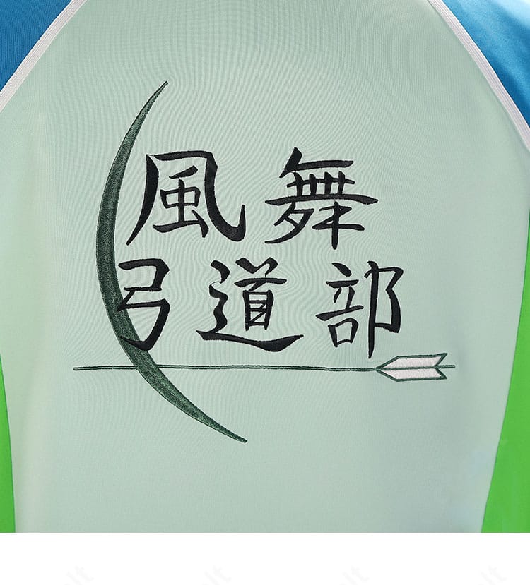 「ツルネ」部活ジャージコートの背面文字装飾ディテール。弓道部らしい端正なデザインを明瞭に再現。