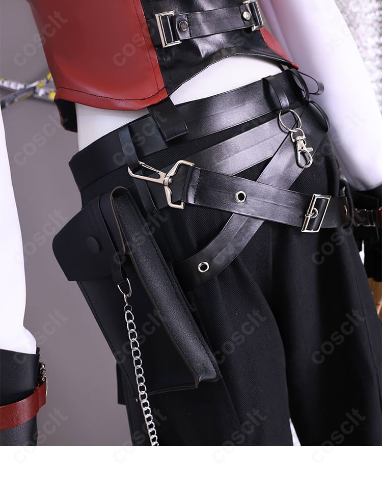 恋と深空 主人公 戦闘服の腰部とボトム装飾。切替パネルと金具風パーツの作り込みを強調