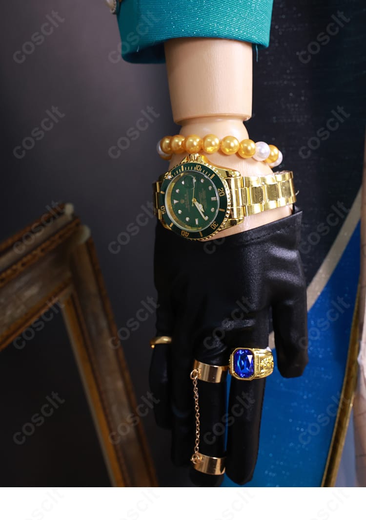 アベンチュリン衣装のネックレスと手袋の装飾ディテール。煌めきと質感を捉えたアクセサリーの接写。