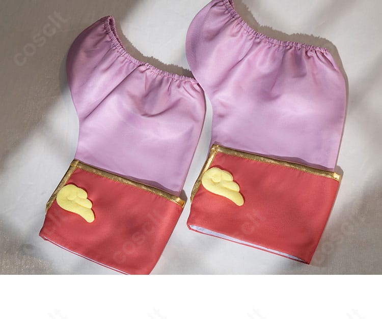 靴カバー（レッグカバー）の装飾ディテール。足元まで統一感のあるデザイン。