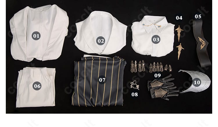 セイヤ コスプレ衣装のフルセット展示。コート、ベスト、シャツ、ズボン、マント、アクセサリーを一望できる。