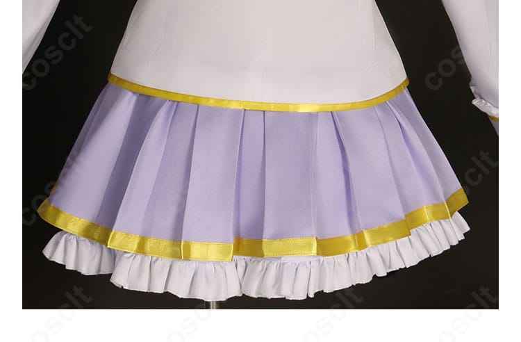 アイカツスターズ! エルザ フォルテ制服コスプレ スカート後ろの装飾。タックと縁取りの丁寧な縫製が見える。
