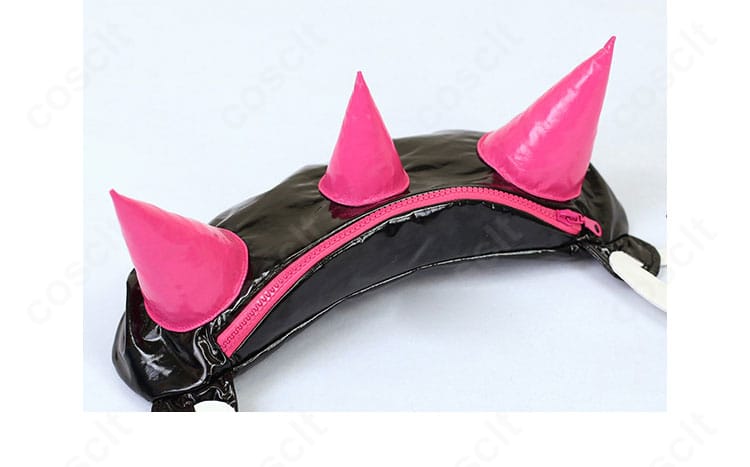 サンゴ 衣装のパンツ前面ディテール。フロント装飾のコントラストと質感。