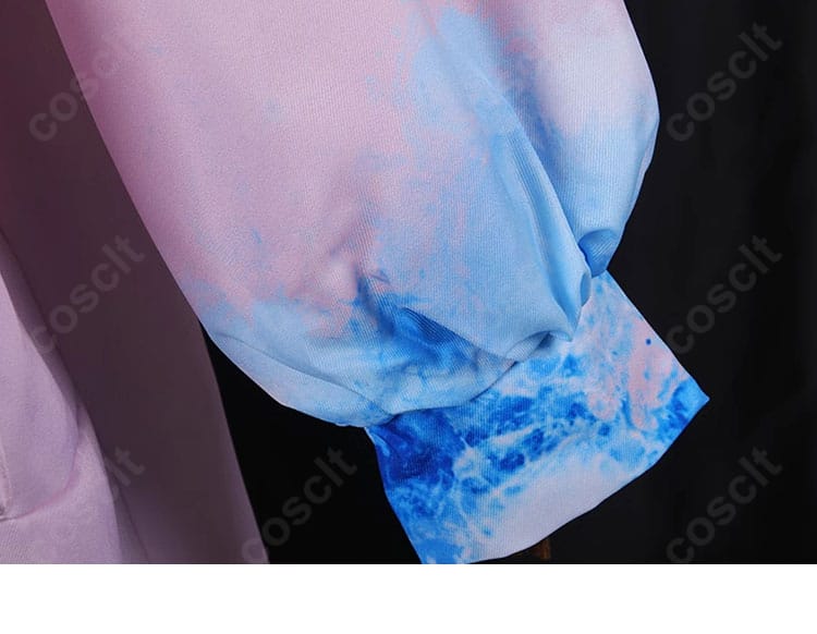 袖口のグラフィティ風装飾アップ。キララらしいモチーフと発色を強調