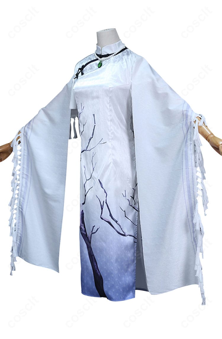 エダ・メスマー西湖コラボ旗袍コスの右側面ディテール。斜襟ラインと装飾の配置が分かる角度。